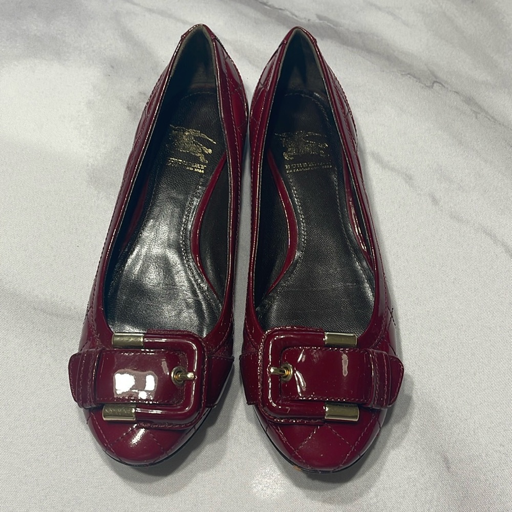 Burberry EUC patent leather flat/size 36